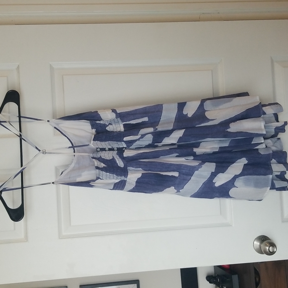 Abercrombie and Fitch dress size medium in a beautiful blue - Picture 2 of 3